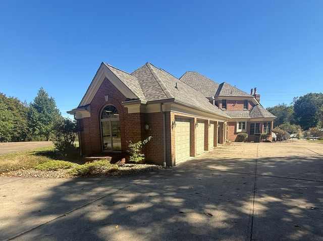 Finished asphalt shingle roof on a brick home with a three-car garage in Allison Park, PA.